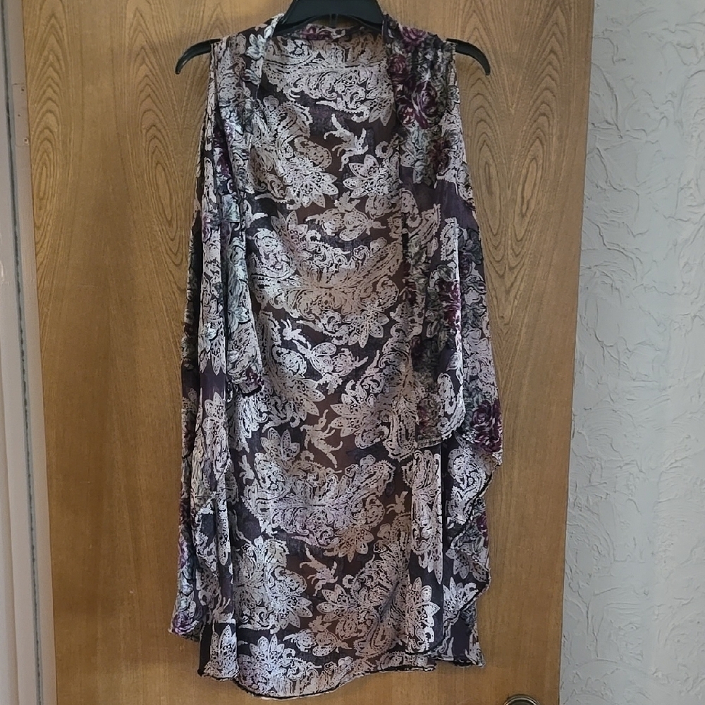 Elegant Floral Patterned Vest